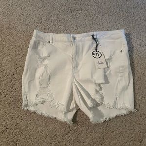 Fashion to Figure White Denim Shorts NWT 18